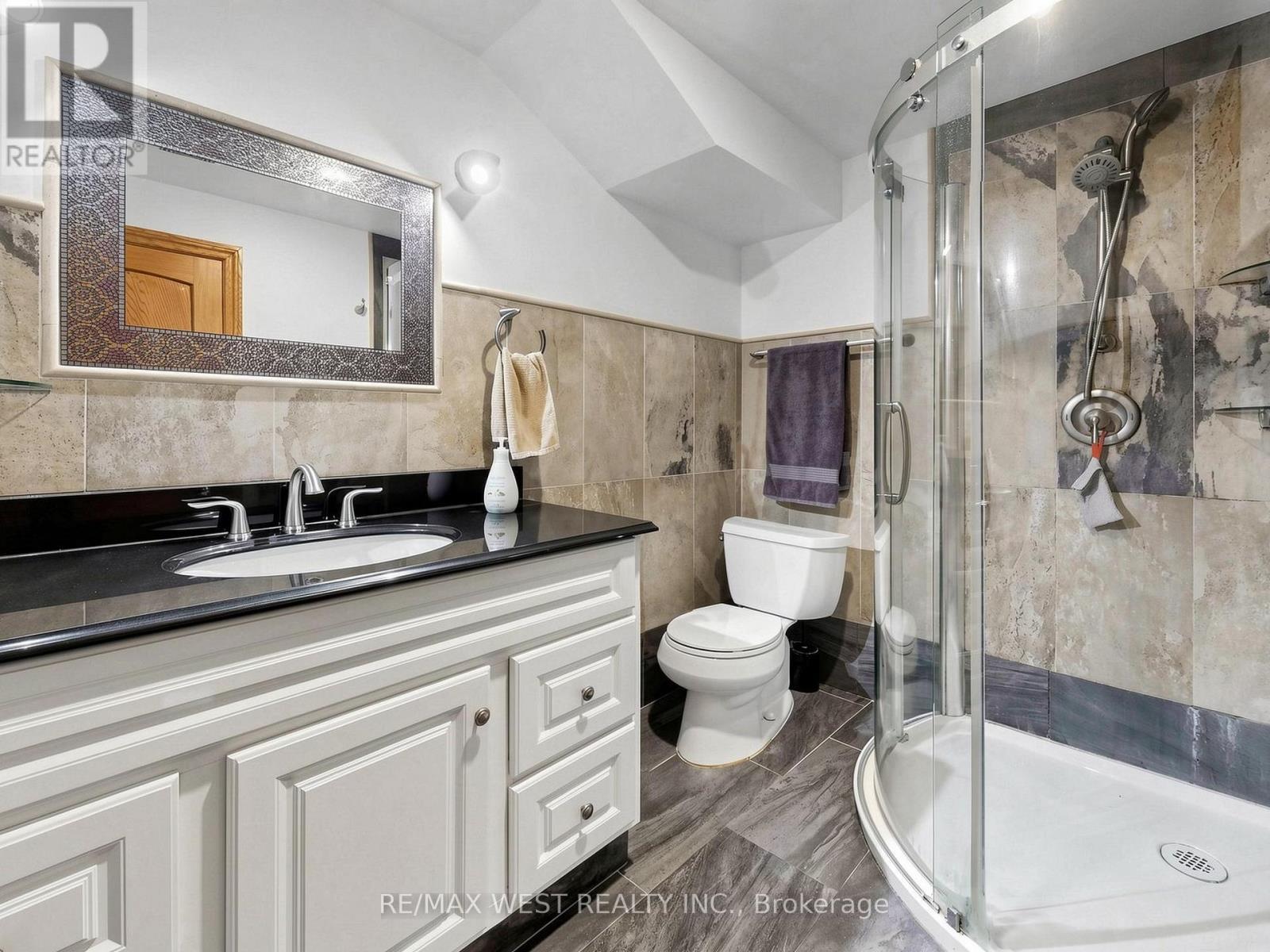 Updated Washroom with Standup Shower & Closure - 335 East Avenue N, Hamilton, ON - Indoor Photo Showing Bathroom