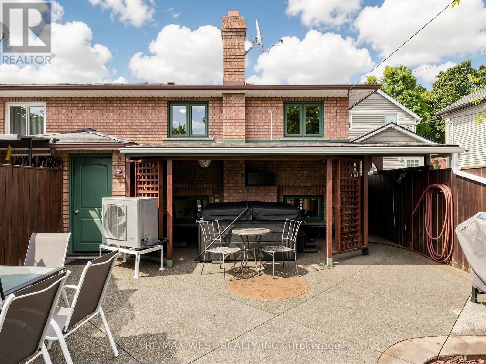 Newer Heat Pump - 335 East Avenue N, Hamilton, ON - Outdoor With Deck Patio Veranda