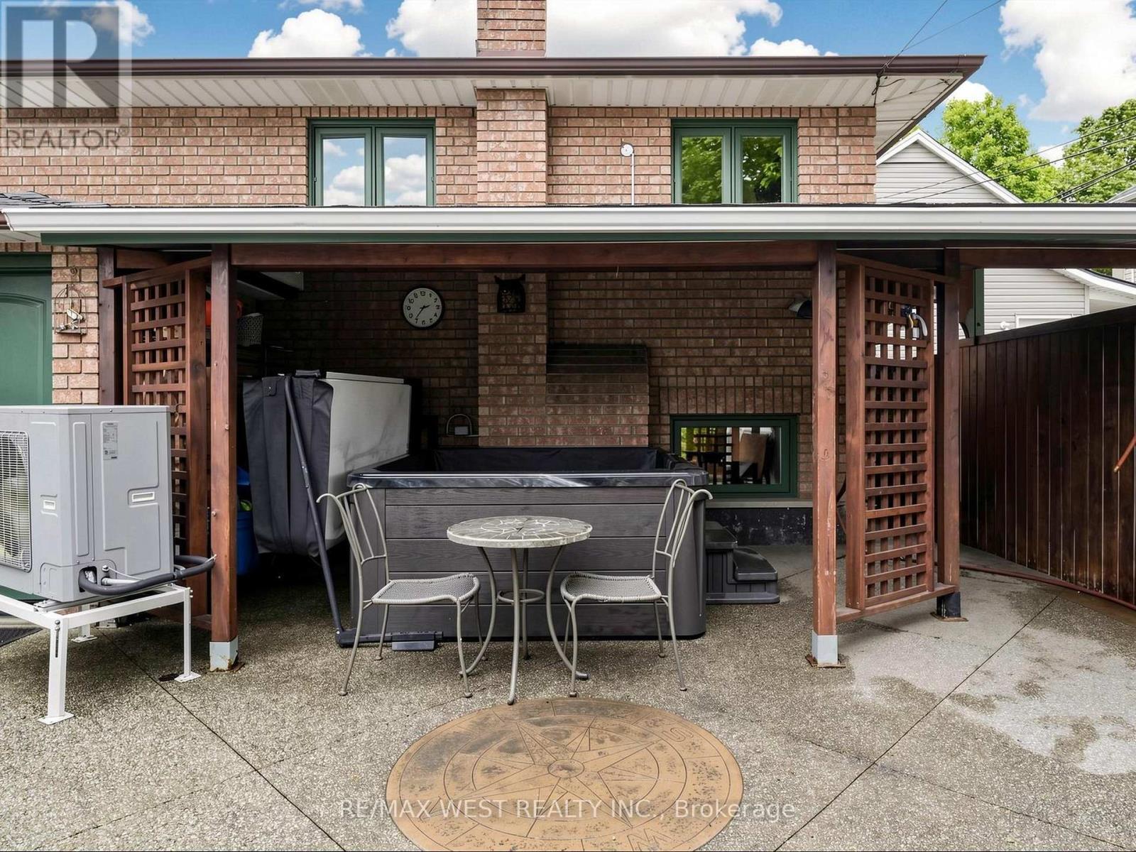 Hot Tub - 335 East Avenue N, Hamilton, ON - Outdoor With Deck Patio Veranda