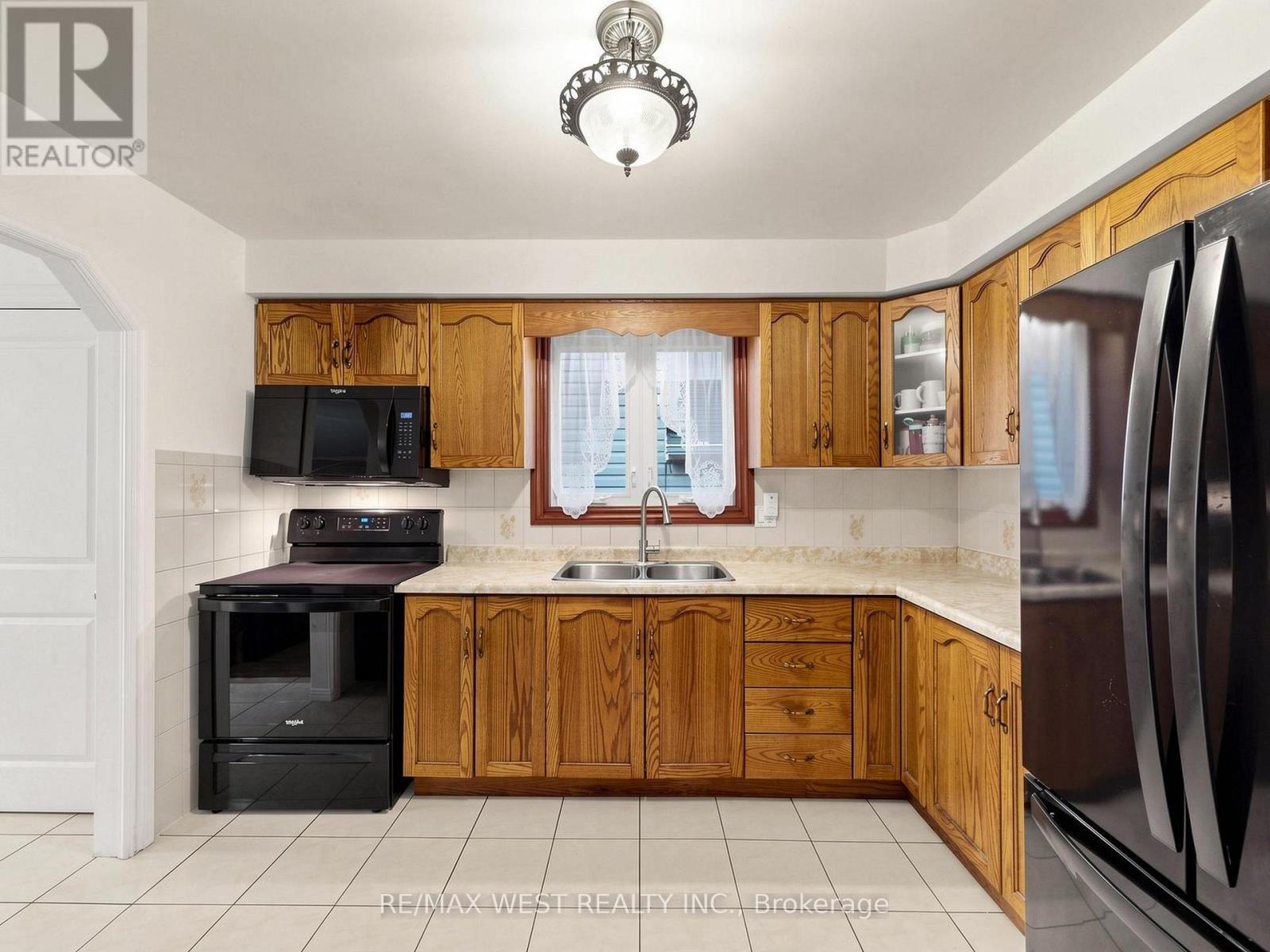 Family Size Kitchen - 335 East Avenue N, Hamilton, ON - Indoor Photo Showing Kitchen With Double Sink