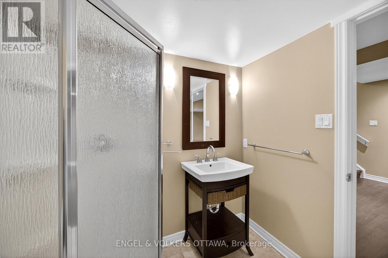 180 Lanark Avenue, Ottawa, ON - Indoor Photo Showing Bathroom