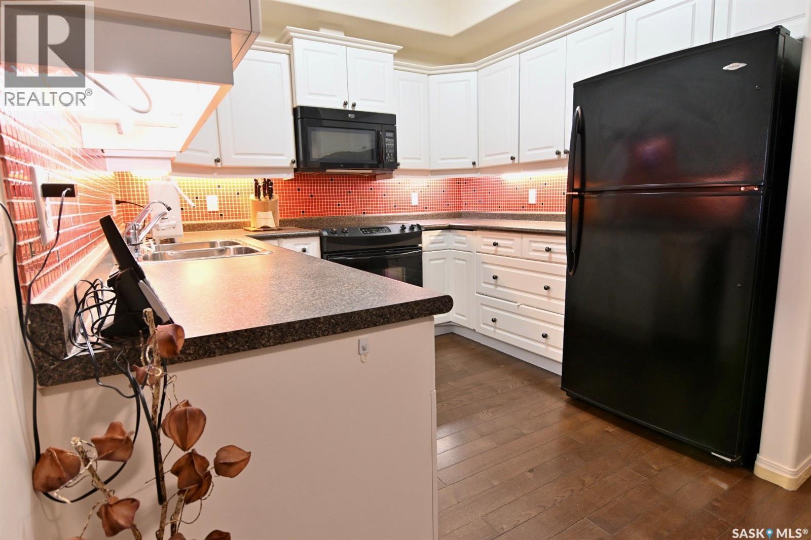 106 110 Armistice Way, Saskatoon, SK - Indoor Photo Showing Kitchen With Double Sink