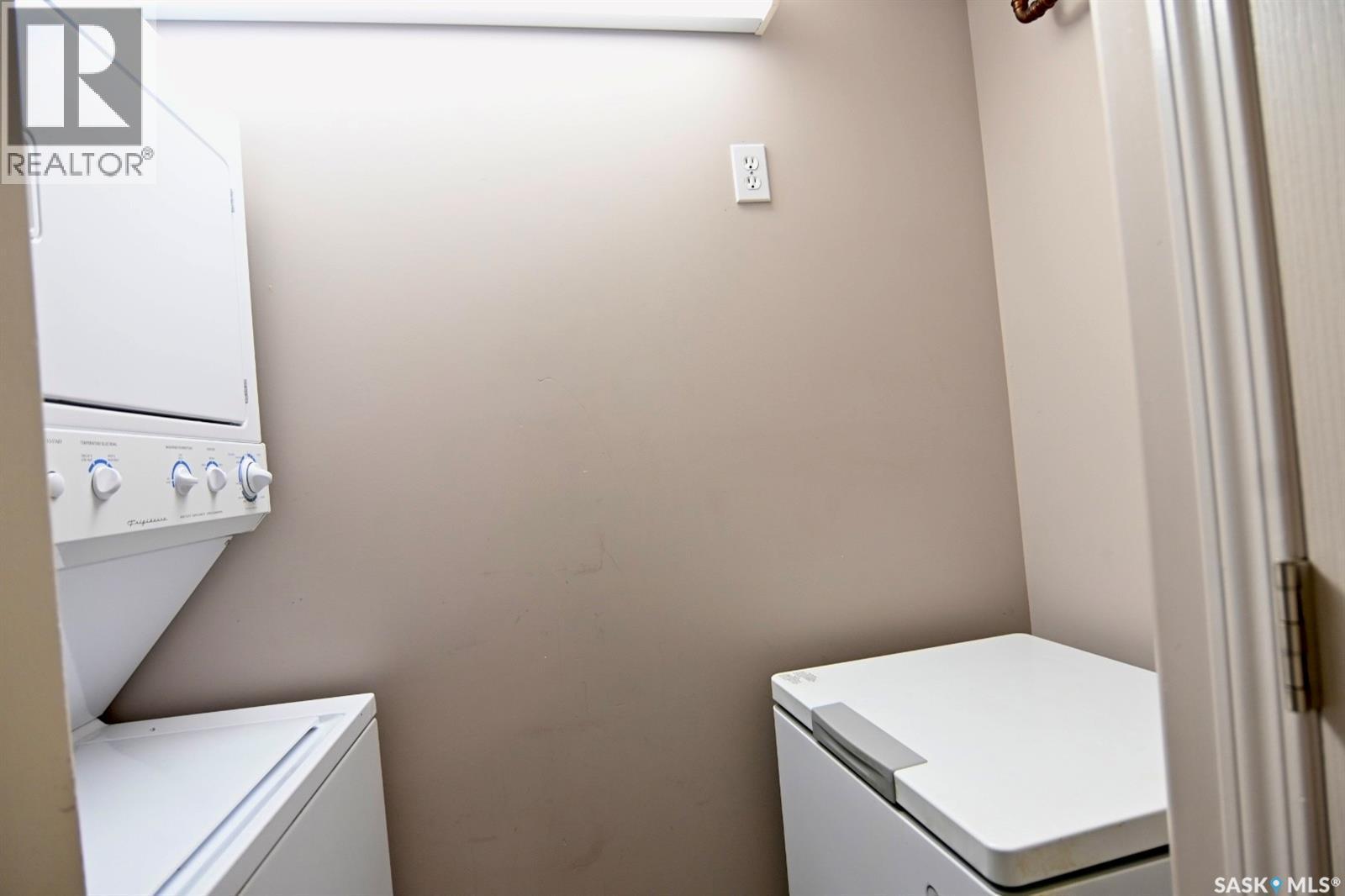 106 110 Armistice Way, Saskatoon, SK - Indoor Photo Showing Laundry Room