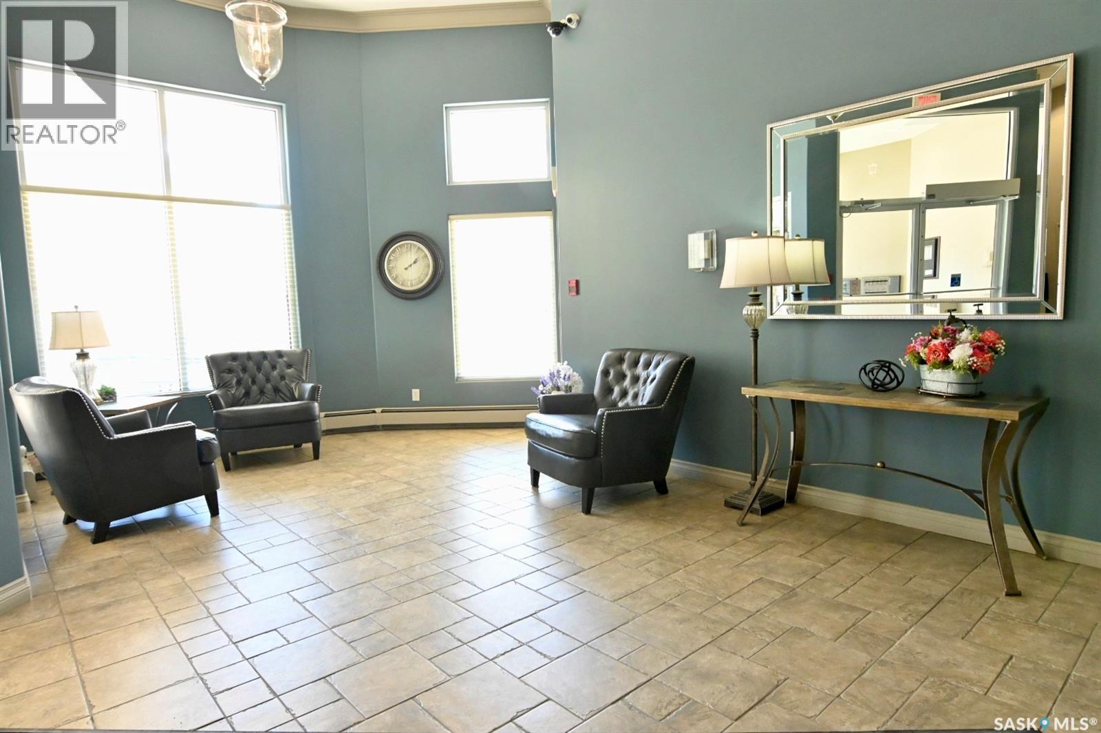 106 110 Armistice Way, Saskatoon, SK - Indoor