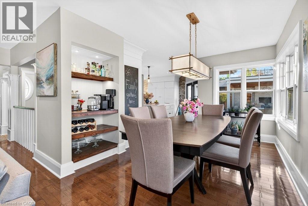2079 Gary Crescent, Burlington, ON - Indoor Photo Showing Dining Room