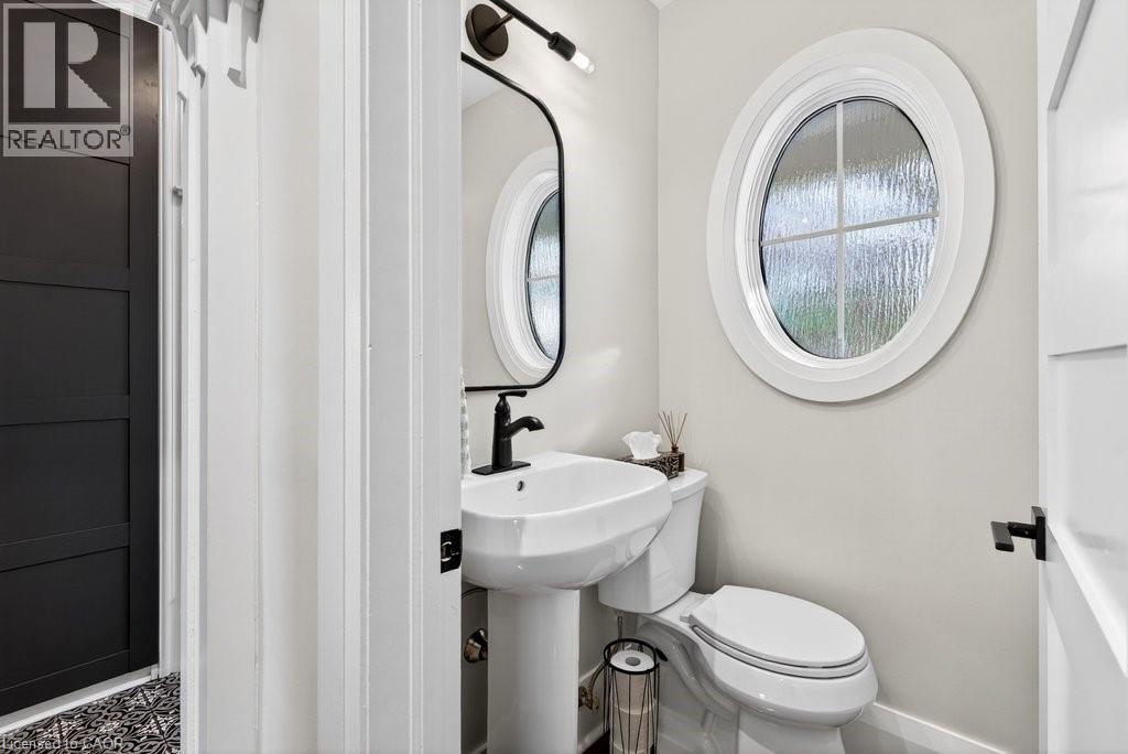 2079 Gary Crescent, Burlington, ON - Indoor Photo Showing Bathroom