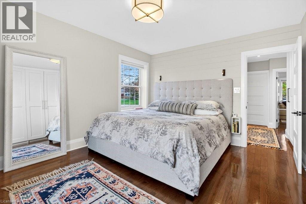 2079 Gary Crescent, Burlington, ON - Indoor Photo Showing Bedroom