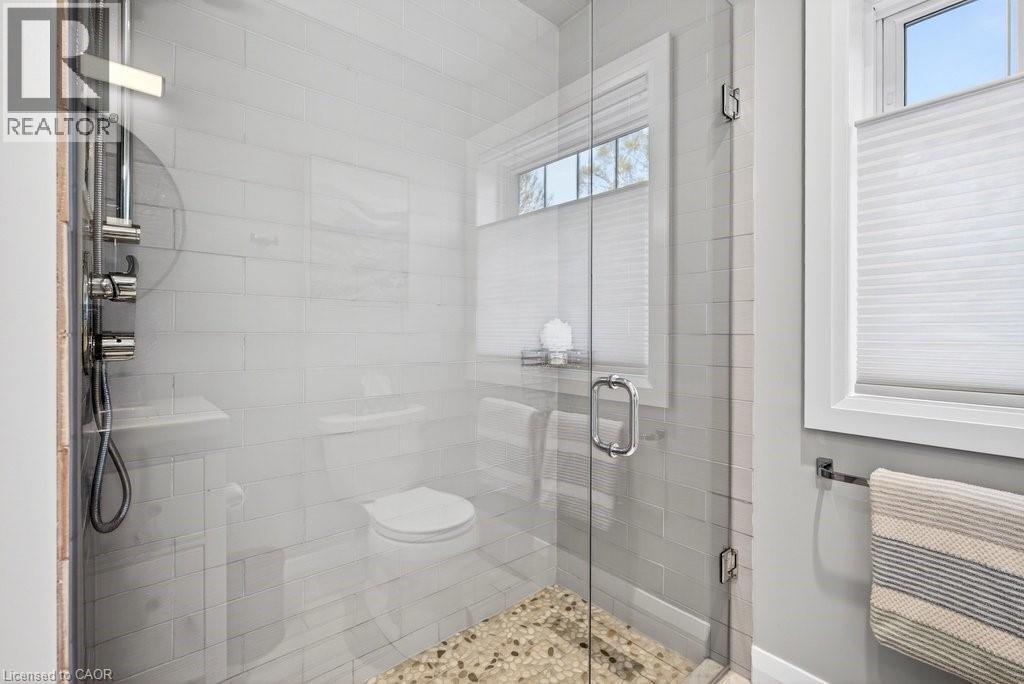 2079 Gary Crescent, Burlington, ON - Indoor Photo Showing Bathroom