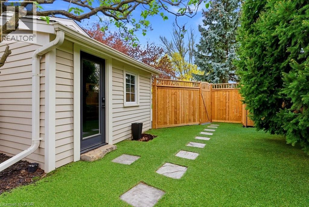 2079 Gary Crescent, Burlington, ON - Outdoor