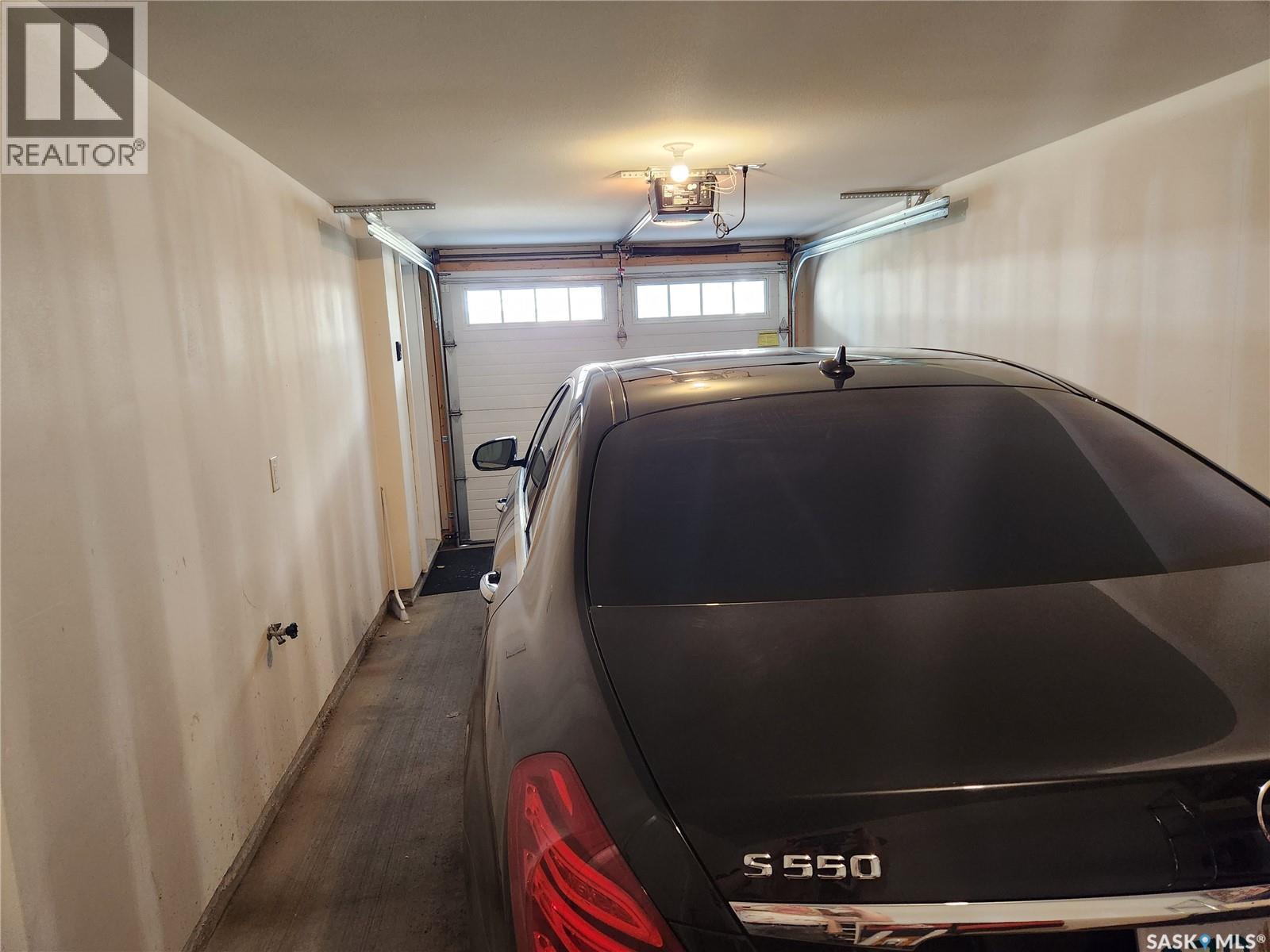 #212 315 Dickson Crescent, Saskatoon, SK - Indoor Photo Showing Garage