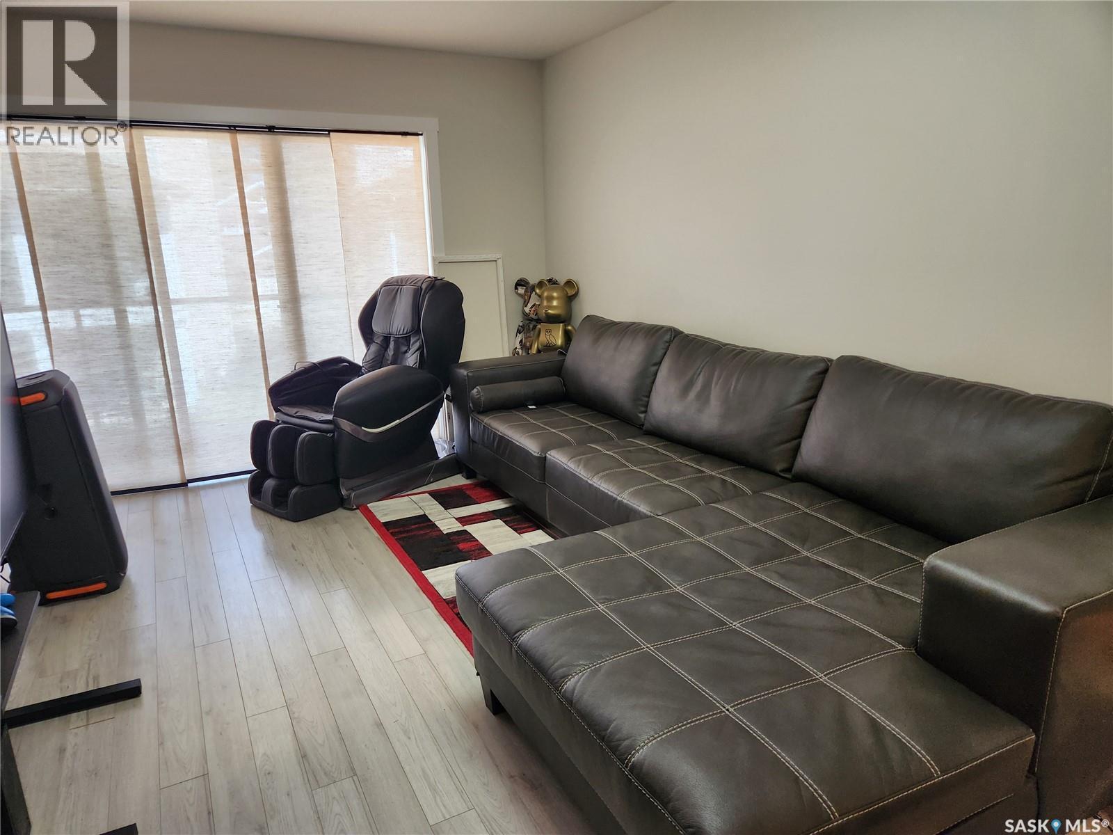 #212 315 Dickson Crescent, Saskatoon, SK - Indoor Photo Showing Living Room