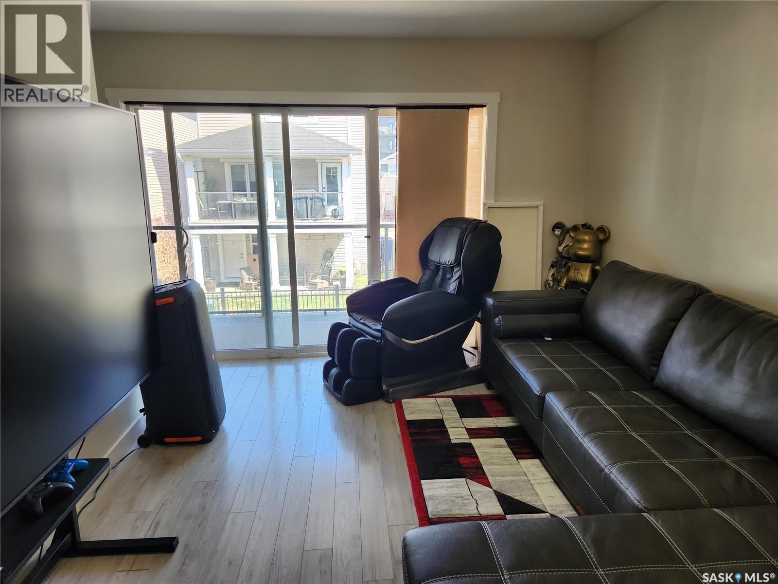 #212 315 Dickson Crescent, Saskatoon, SK - Indoor