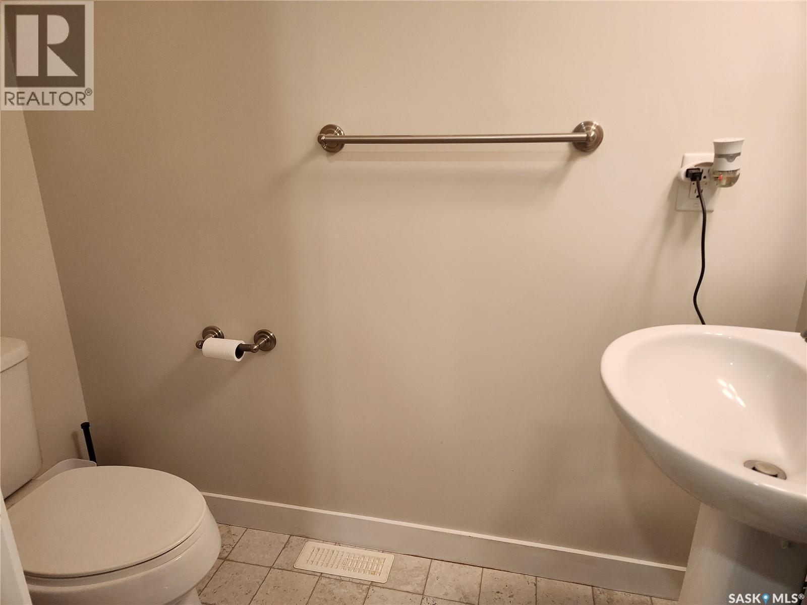 #212 315 Dickson Crescent, Saskatoon, SK - Indoor Photo Showing Bathroom