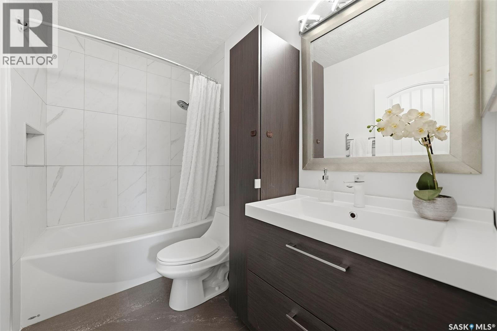 18 Mackie Crescent, Saskatoon, SK - Indoor Photo Showing Bathroom