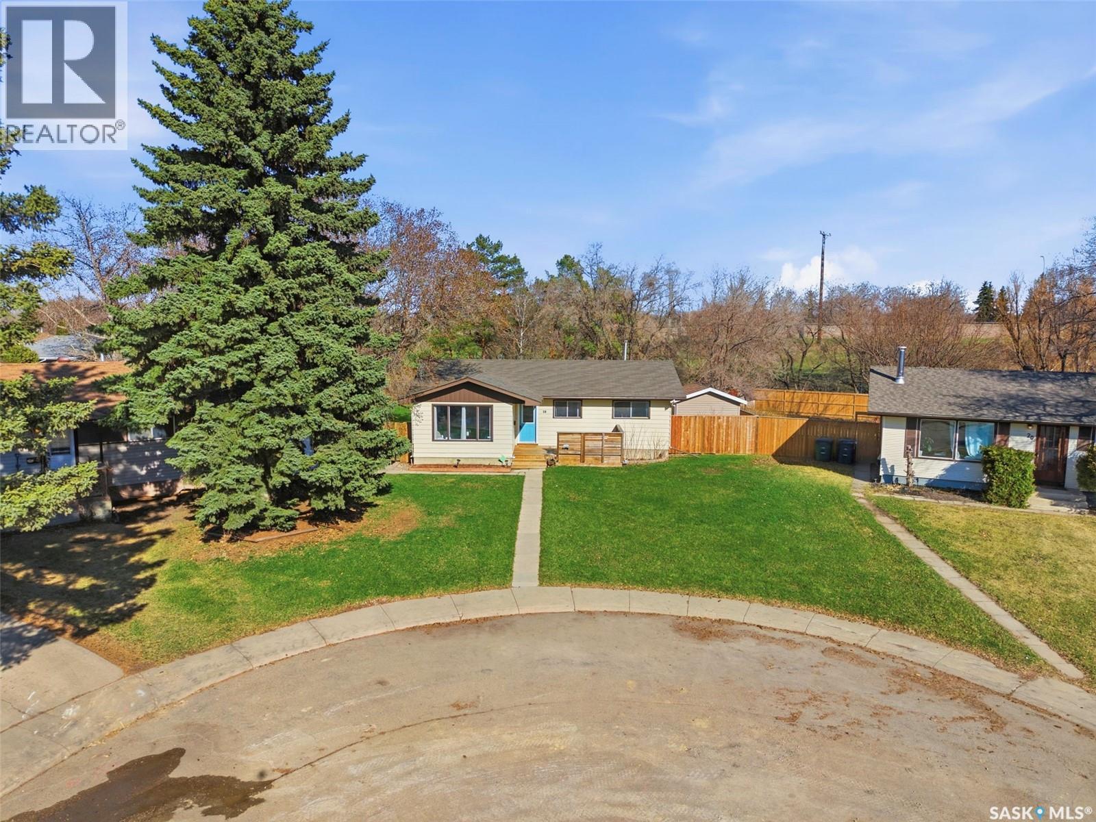 18 Mackie Crescent, Saskatoon, SK - Outdoor