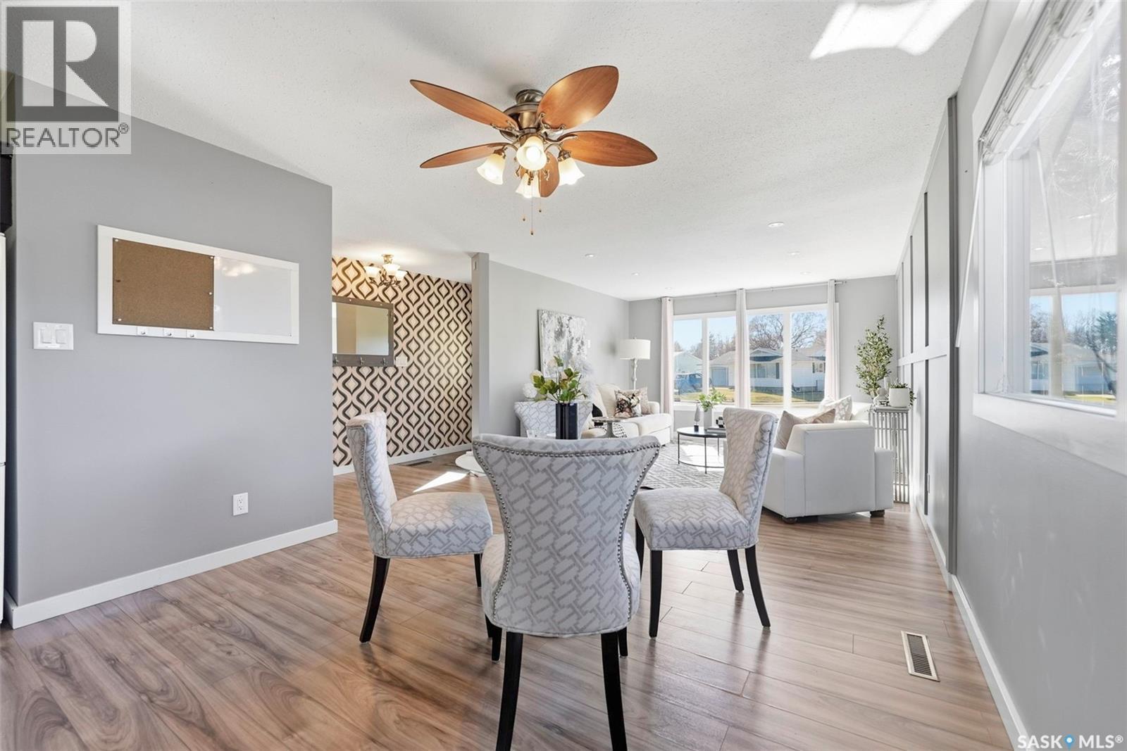 18 Mackie Crescent, Saskatoon, SK - Indoor Photo Showing Dining Room