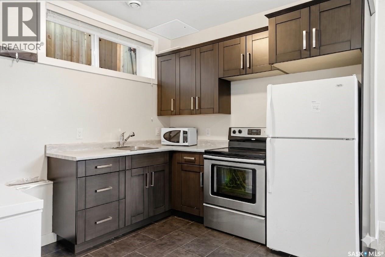 534 Maple Crescent, Warman, SK - Indoor Photo Showing Kitchen