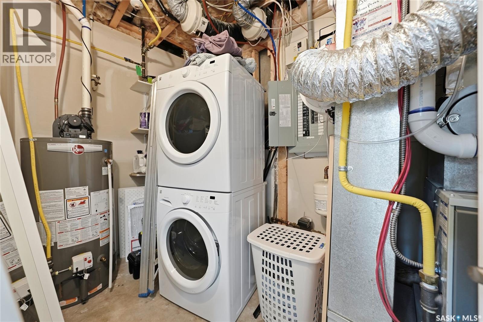 534 Maple Crescent, Warman, SK - Indoor Photo Showing Laundry Room