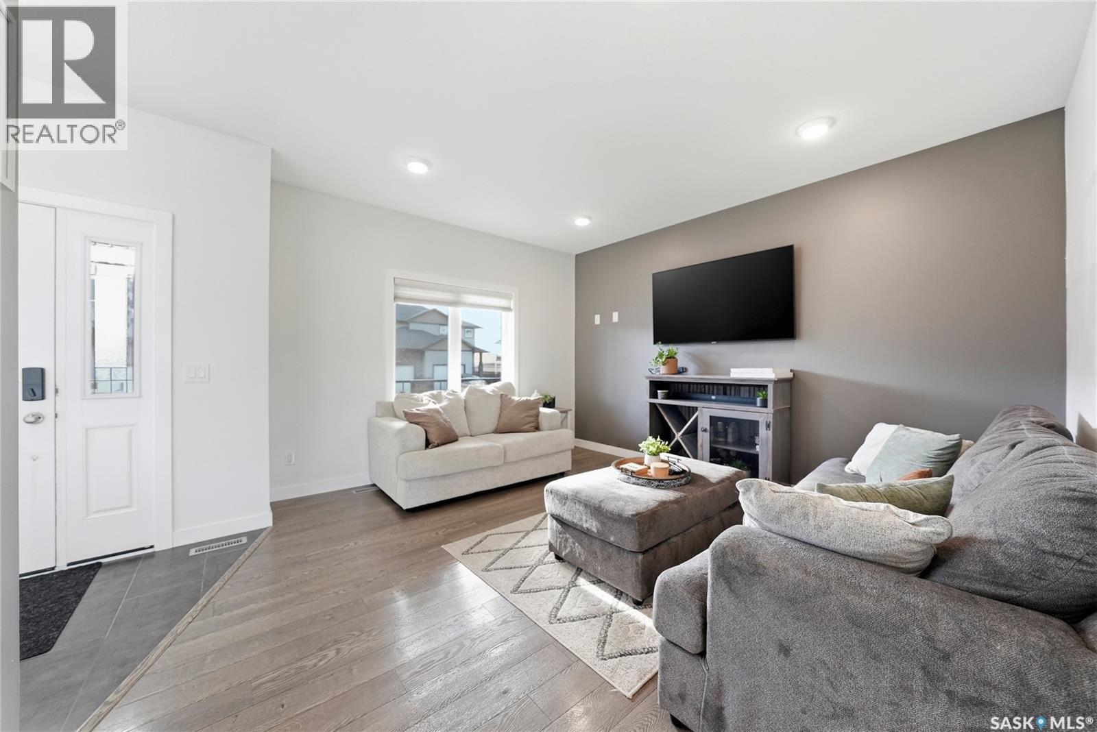 534 Maple Crescent, Warman, SK - Indoor Photo Showing Living Room