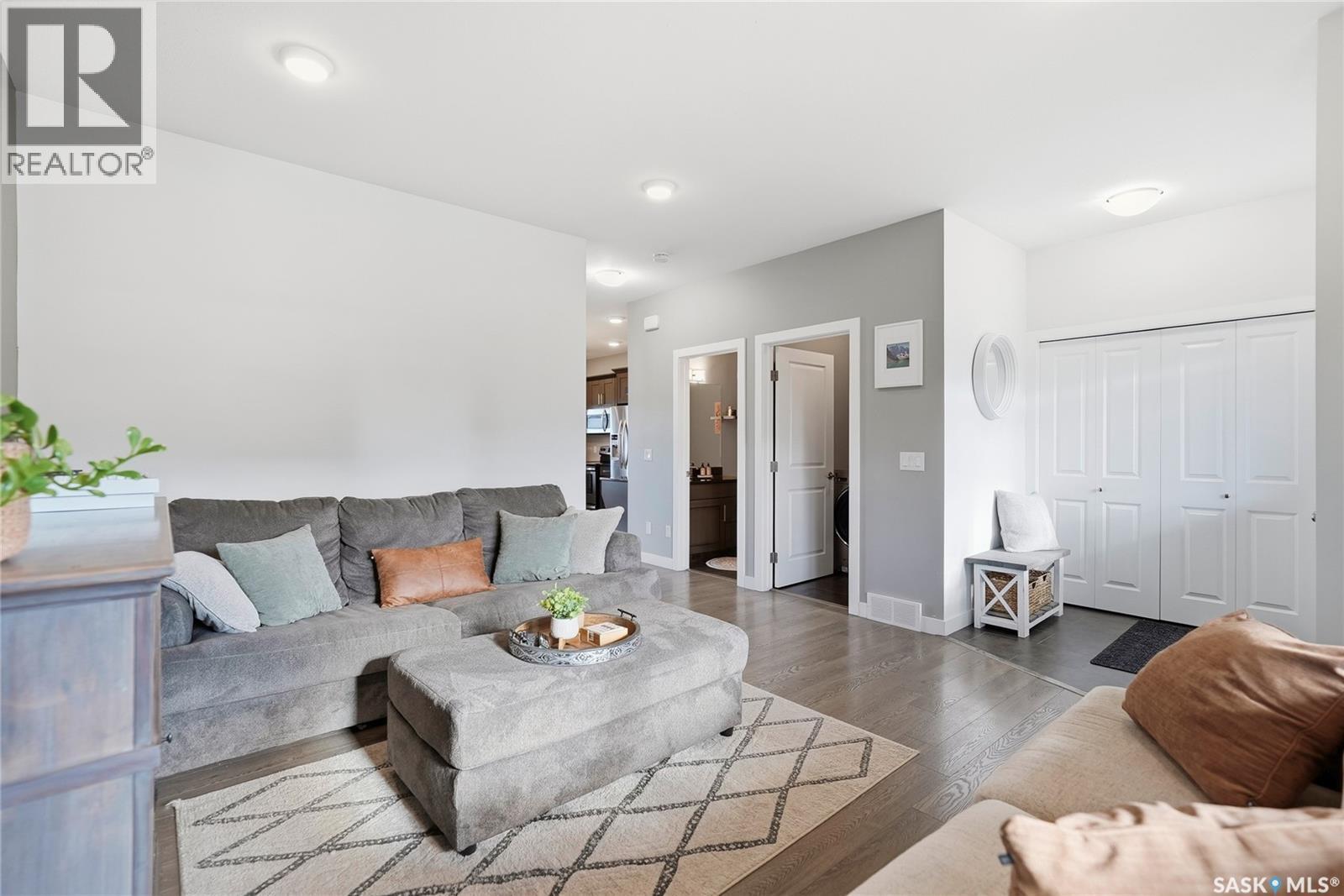 534 Maple Crescent, Warman, SK - Indoor Photo Showing Living Room