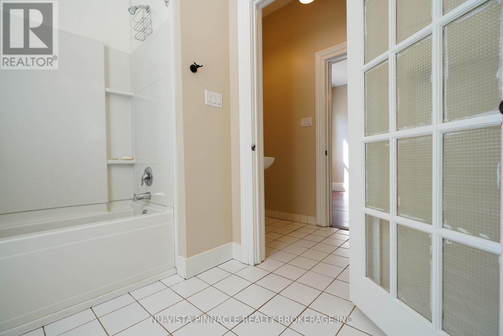 571 Dufferin Avenue, London East (East F), ON - Indoor