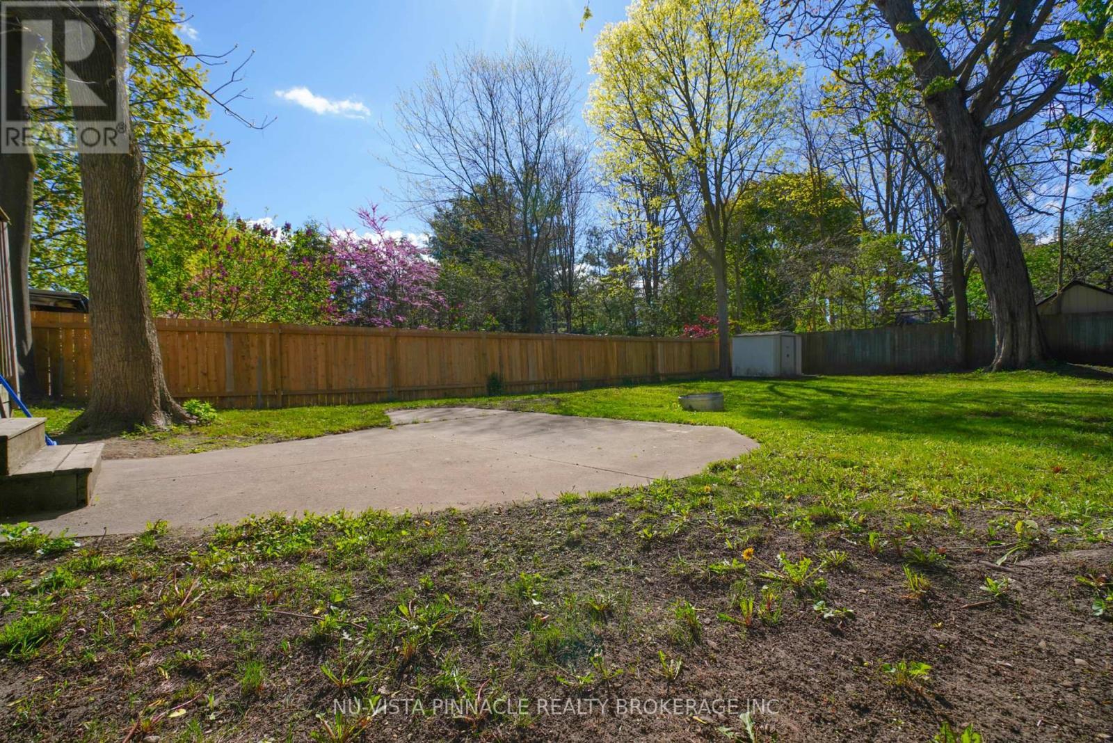571 Dufferin Avenue, London East (East F), ON - Outdoor With Backyard