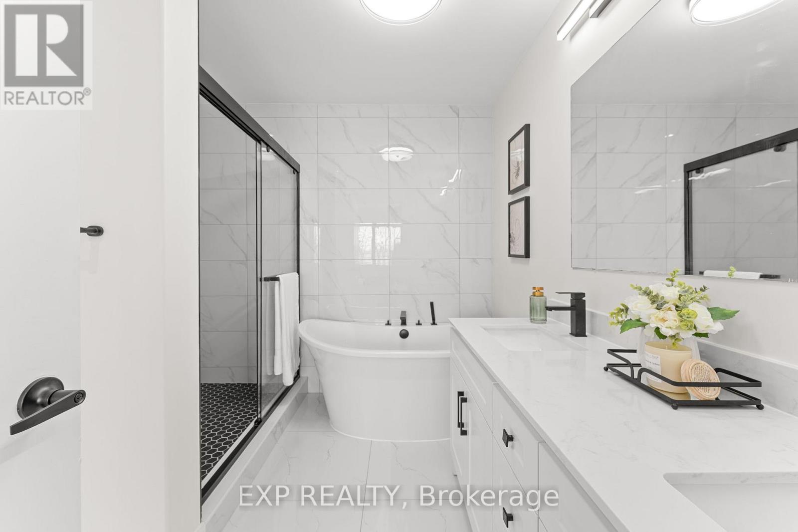 17 Harrison Avenue, Mississauga, ON - Indoor Photo Showing Bathroom