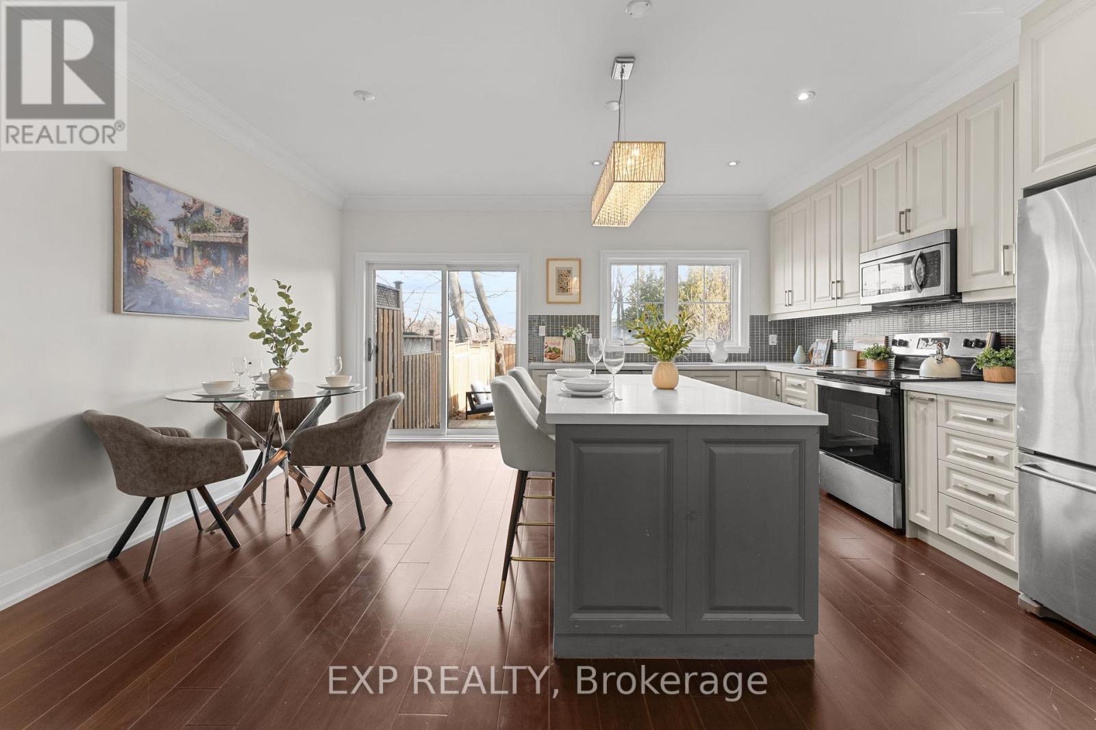 17 Harrison Avenue, Mississauga, ON - Indoor