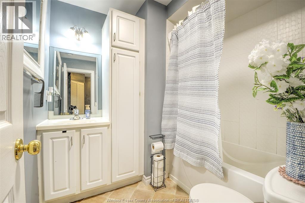 2480 Arthur Road, Windsor, ON - Indoor Photo Showing Bathroom
