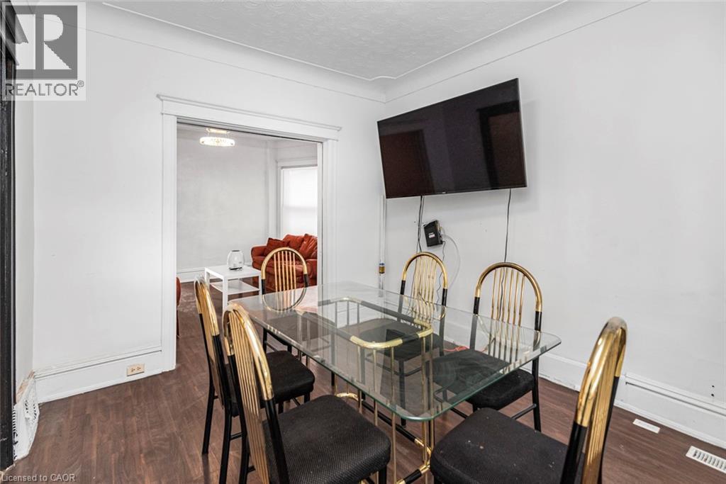 39 Arthur Avenue N, Hamilton, ON - Indoor Photo Showing Dining Room