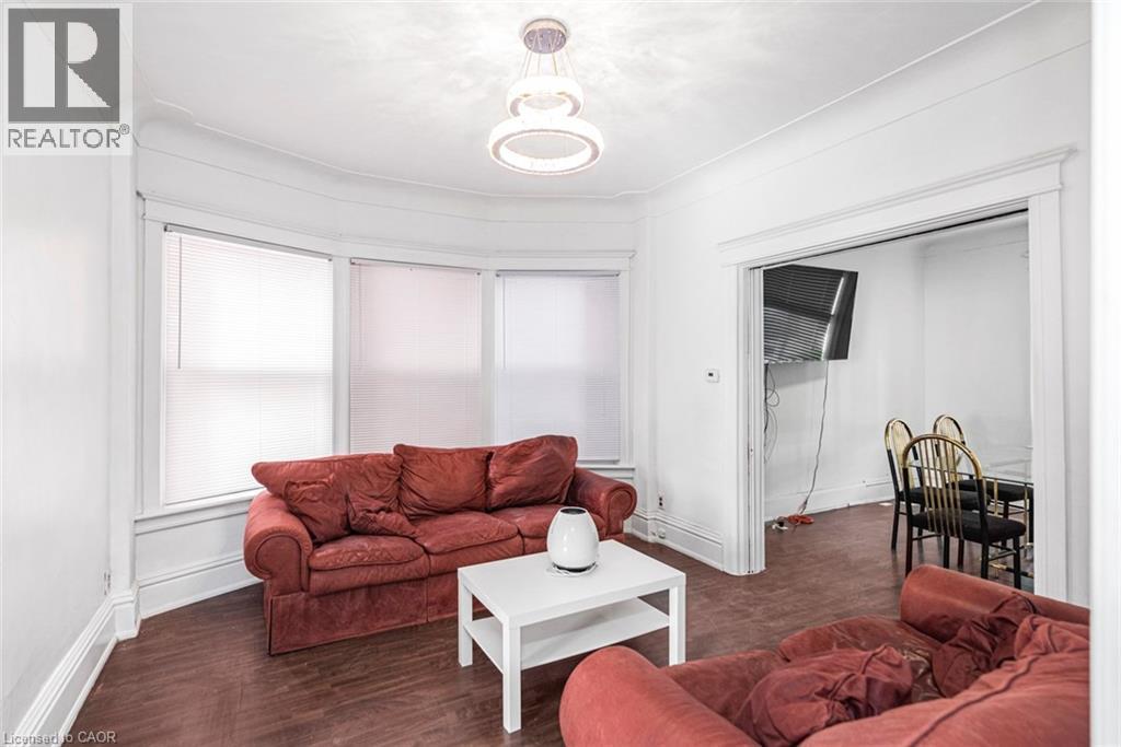 39 Arthur Avenue N, Hamilton, ON - Indoor Photo Showing Living Room
