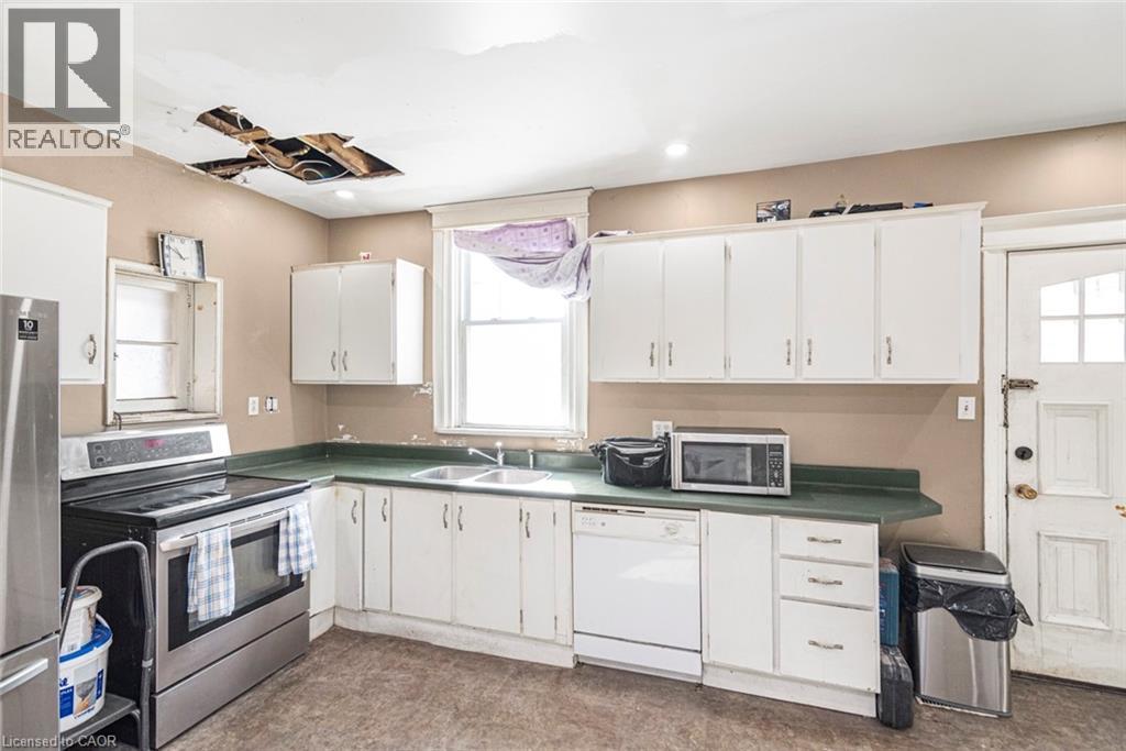 39 Arthur Avenue N, Hamilton, ON - Indoor Photo Showing Kitchen With Double Sink
