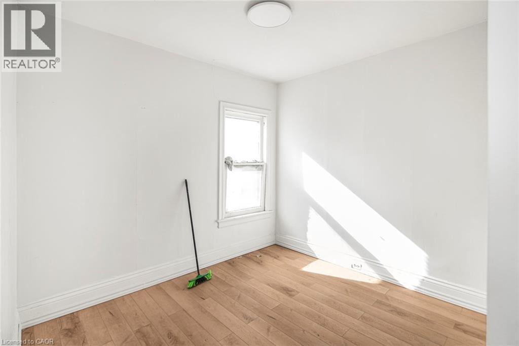 39 Arthur Avenue N, Hamilton, ON - Indoor Photo Showing Other Room
