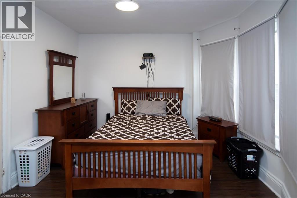 39 Arthur Avenue N, Hamilton, ON - Indoor Photo Showing Bedroom