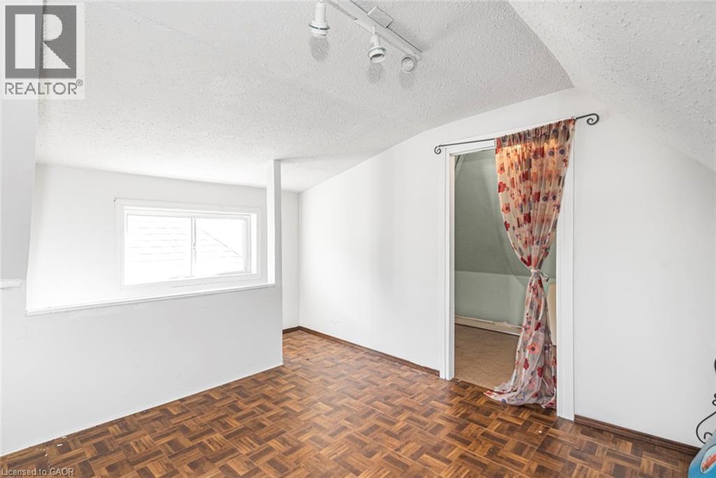 39 Arthur Avenue N, Hamilton, ON - Indoor Photo Showing Other Room