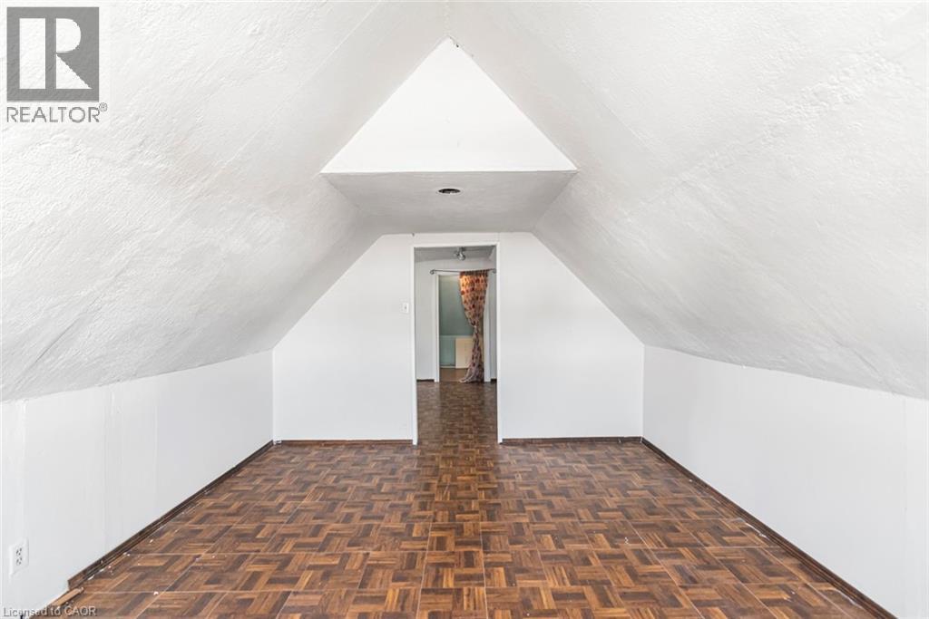 39 Arthur Avenue N, Hamilton, ON - Indoor Photo Showing Other Room