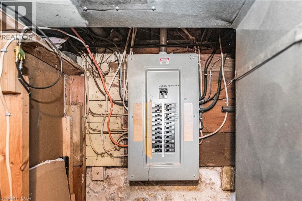 39 Arthur Avenue N, Hamilton, ON - Indoor Photo Showing Basement