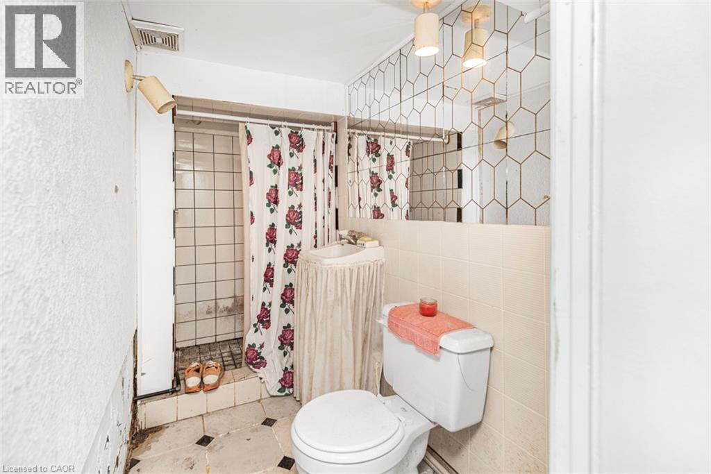 39 Arthur Avenue N, Hamilton, ON - Indoor Photo Showing Bathroom
