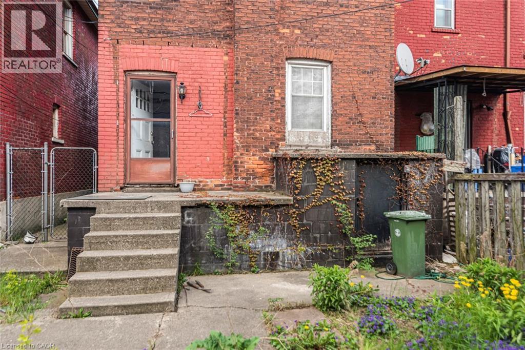 39 Arthur Avenue N, Hamilton, ON - Outdoor With Exterior