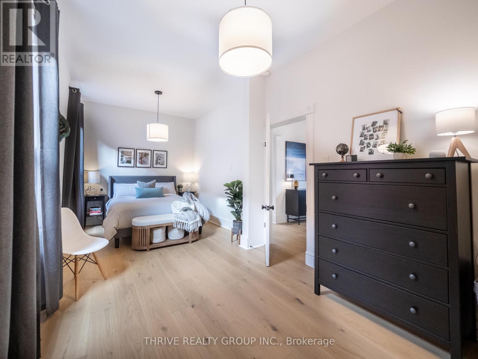 12 Arthur Street, London East (East F), ON - Indoor Photo Showing Bedroom