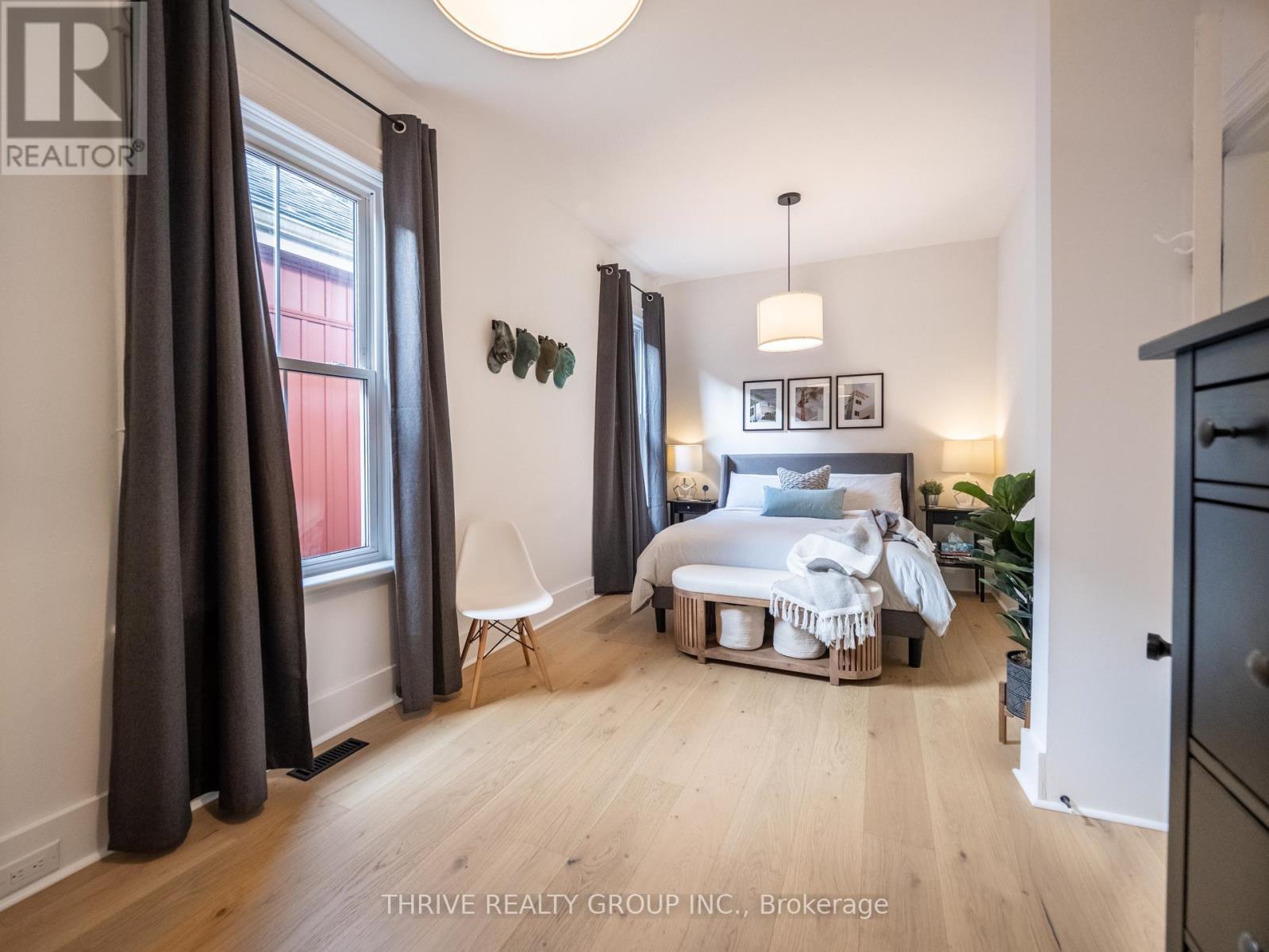 12 Arthur Street, London East (East F), ON - Indoor Photo Showing Bedroom