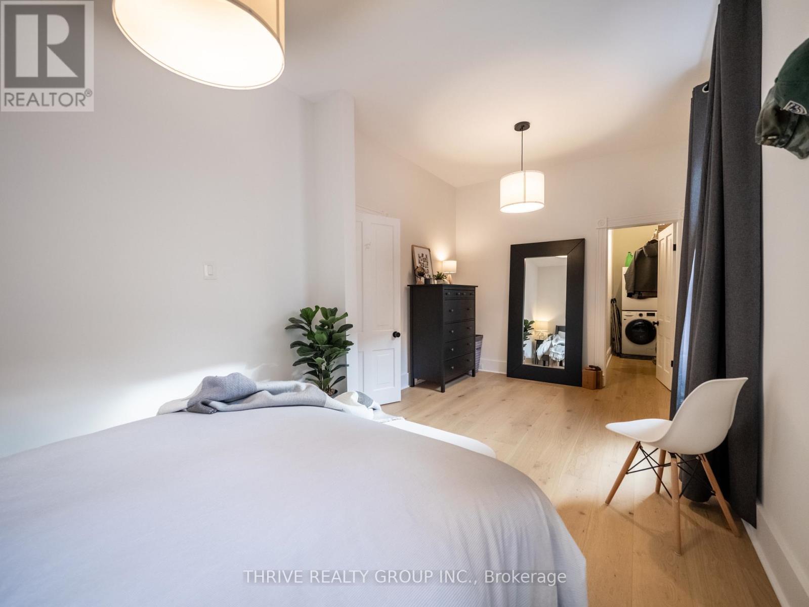 12 Arthur Street, London East (East F), ON - Indoor Photo Showing Bedroom