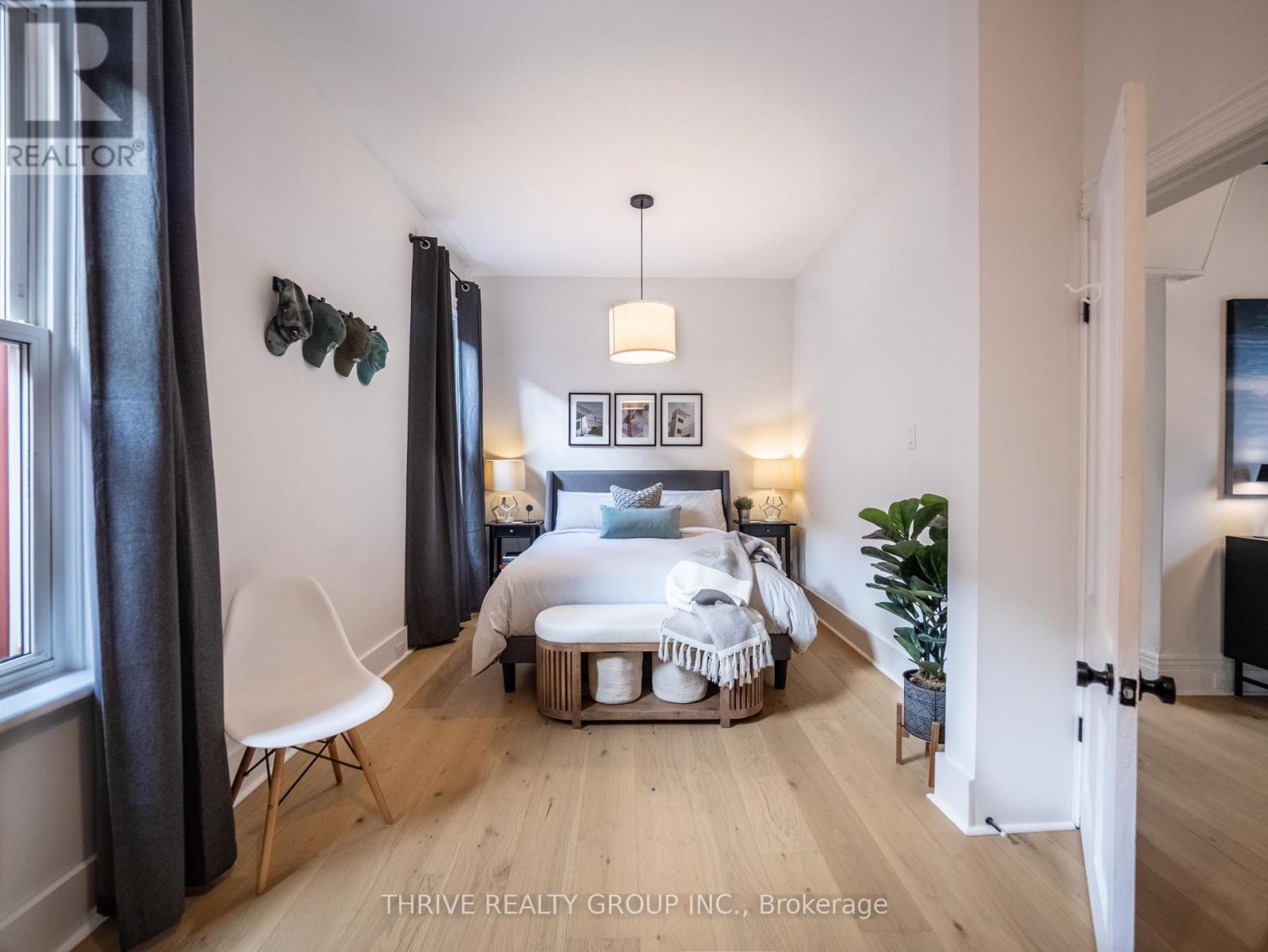 12 Arthur Street, London East (East F), ON - Indoor Photo Showing Bedroom