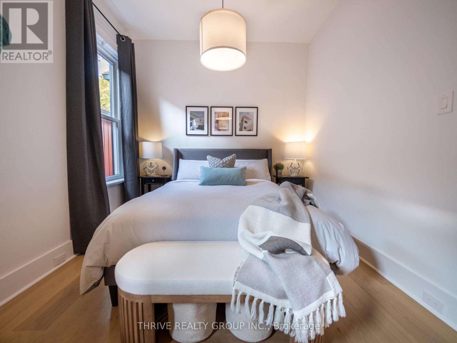 12 Arthur Street, London East (East F), ON - Indoor Photo Showing Bedroom