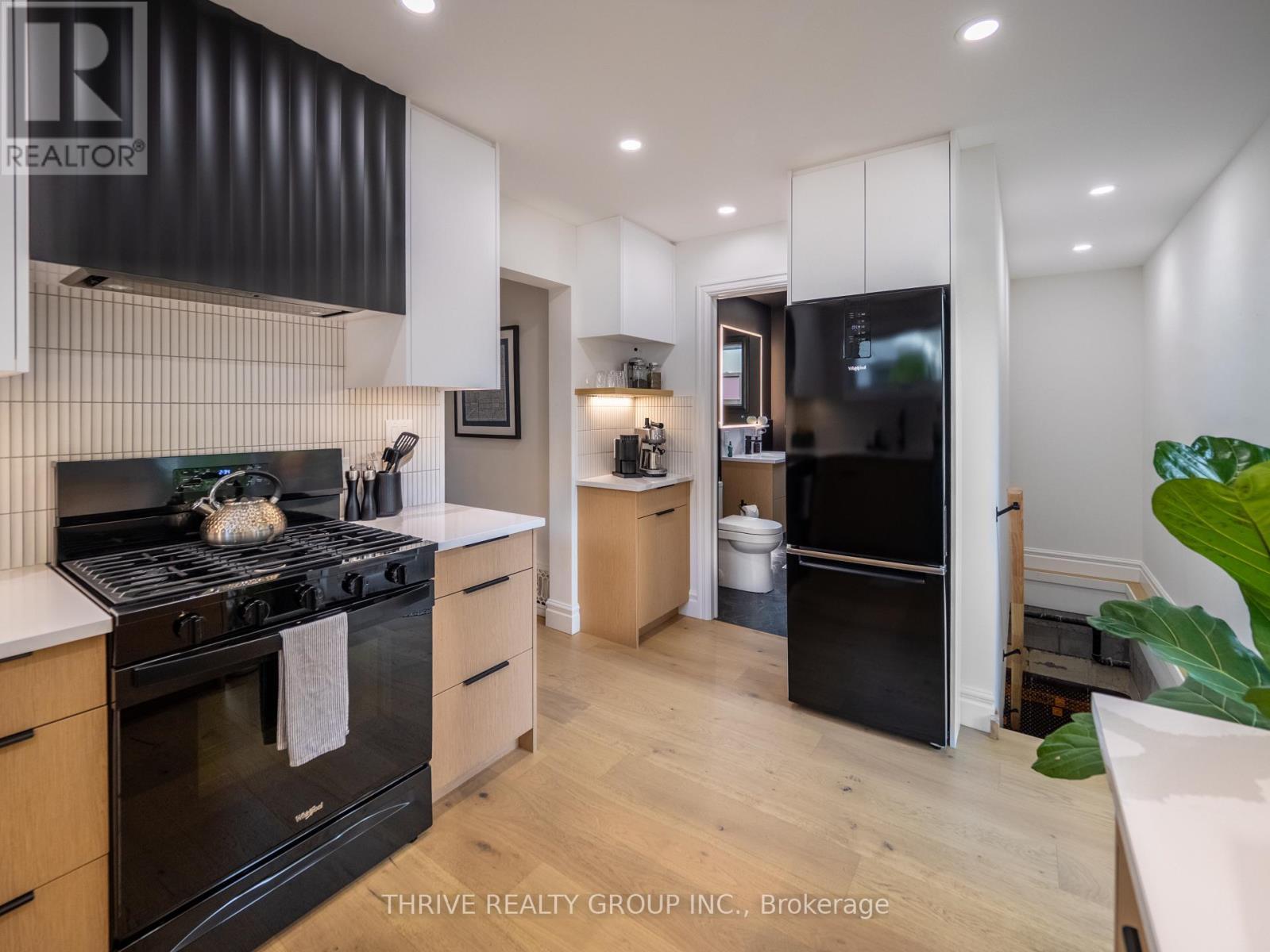 12 Arthur Street, London East (East F), ON - Indoor Photo Showing Kitchen