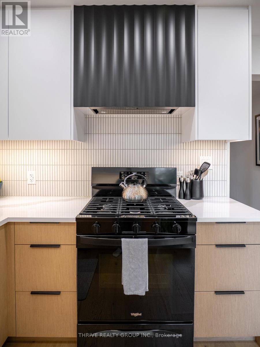 12 Arthur Street, London East (East F), ON - Indoor Photo Showing Kitchen
