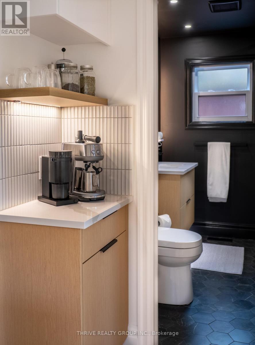 12 Arthur Street, London East (East F), ON - Indoor Photo Showing Bathroom