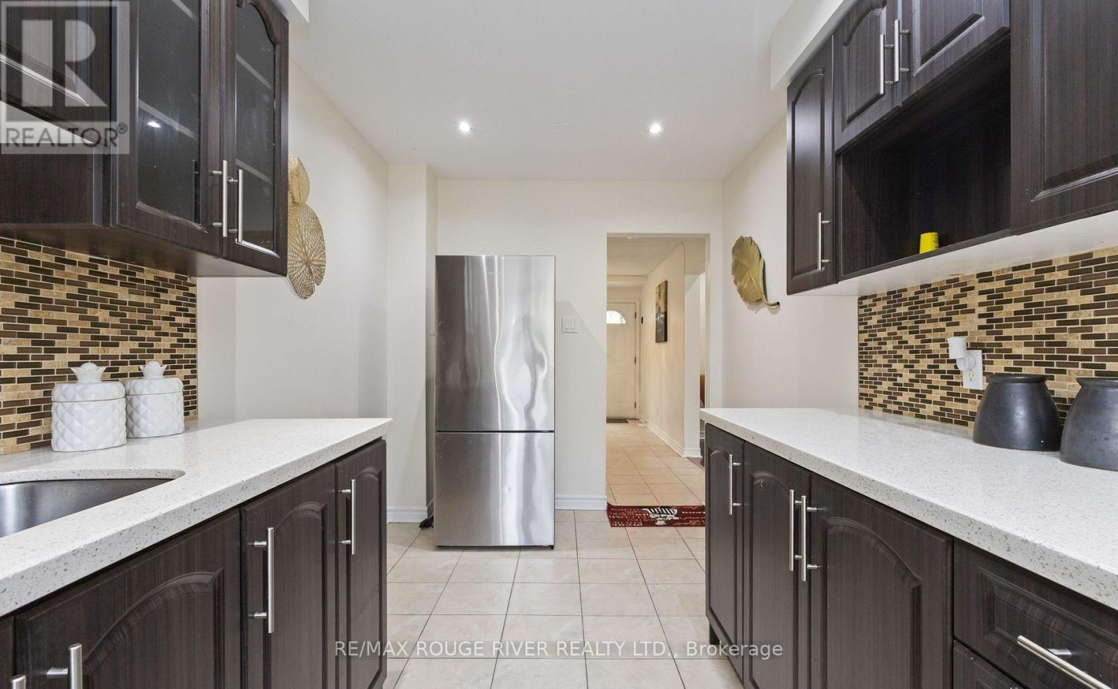 Quartz Counters - 77 Lowry Square, Toronto, ON - Indoor Photo Showing Kitchen