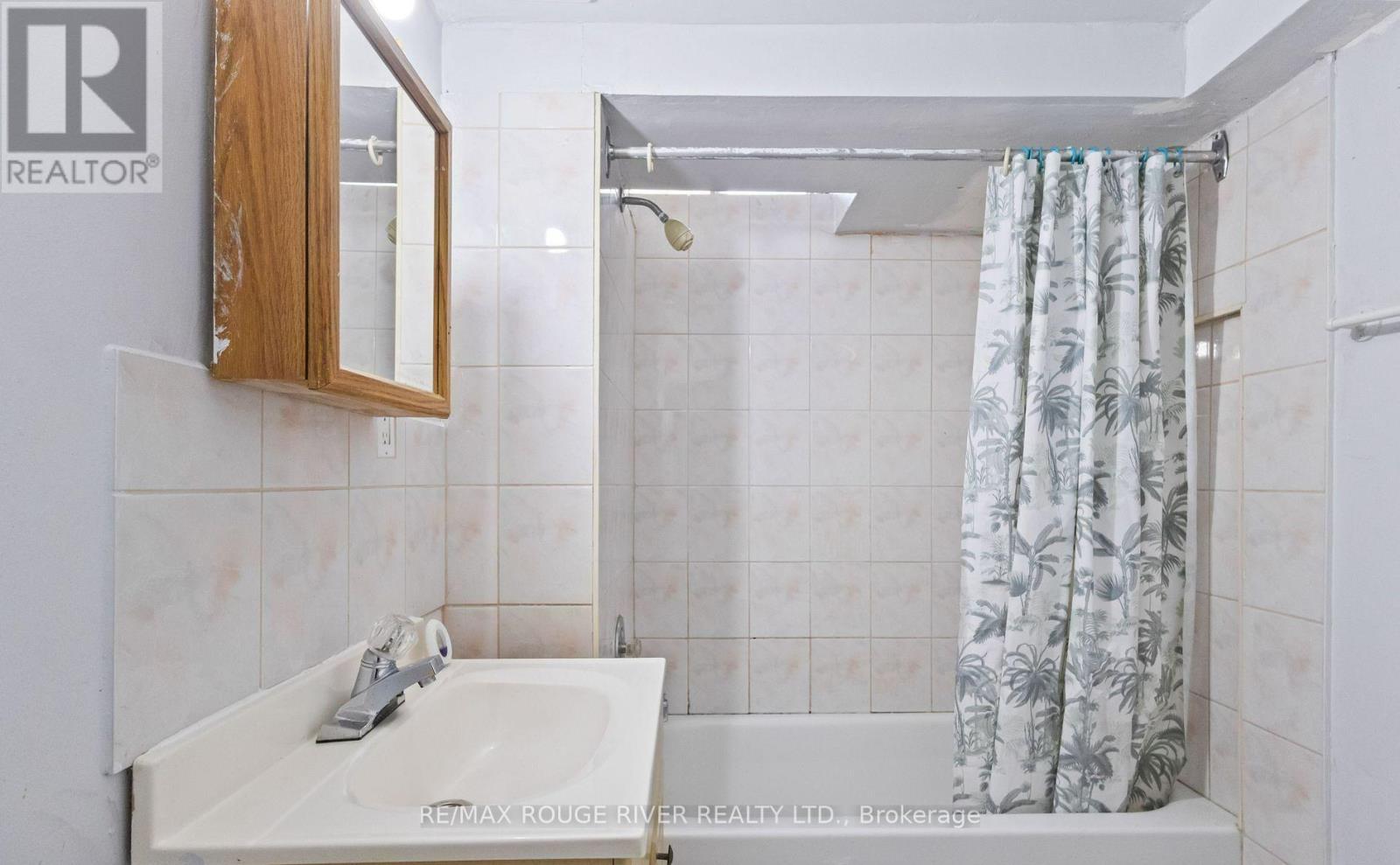 Basement Full Path - 77 Lowry Square, Toronto, ON - Indoor Photo Showing Bathroom
