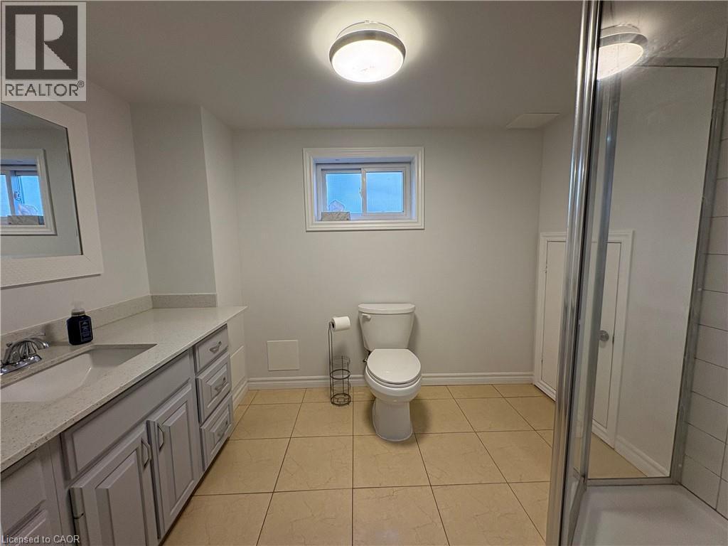 285 East 28Th Street, Hamilton, ON - Indoor Photo Showing Bathroom